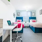 Wiggen Street Town House Sleeps 4-7 Guests 3 Bathroom Free Parking