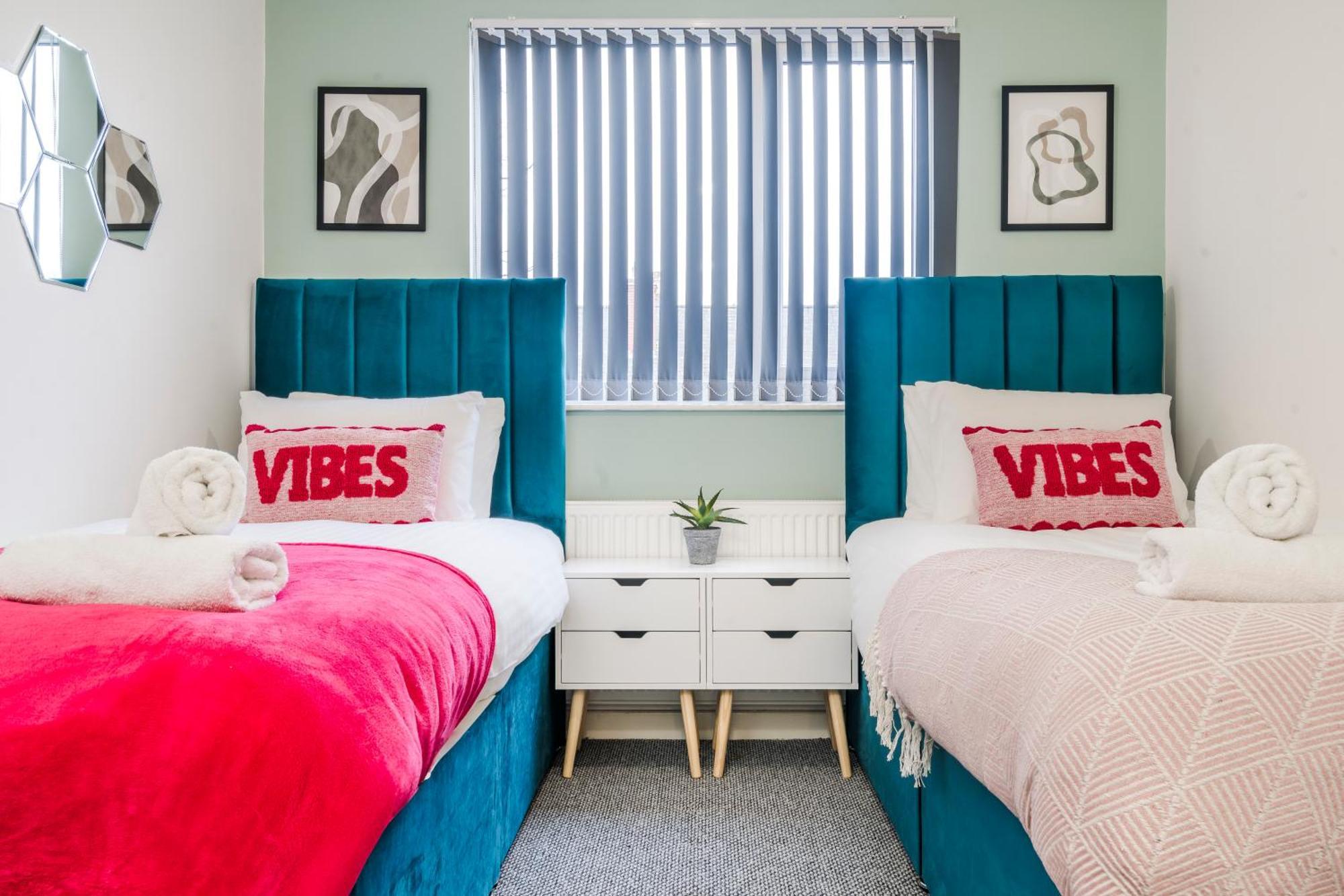 Holiday home Wiggen Street Town House Sleeps 4-7 Guests 3 Bathroom Free Parking *