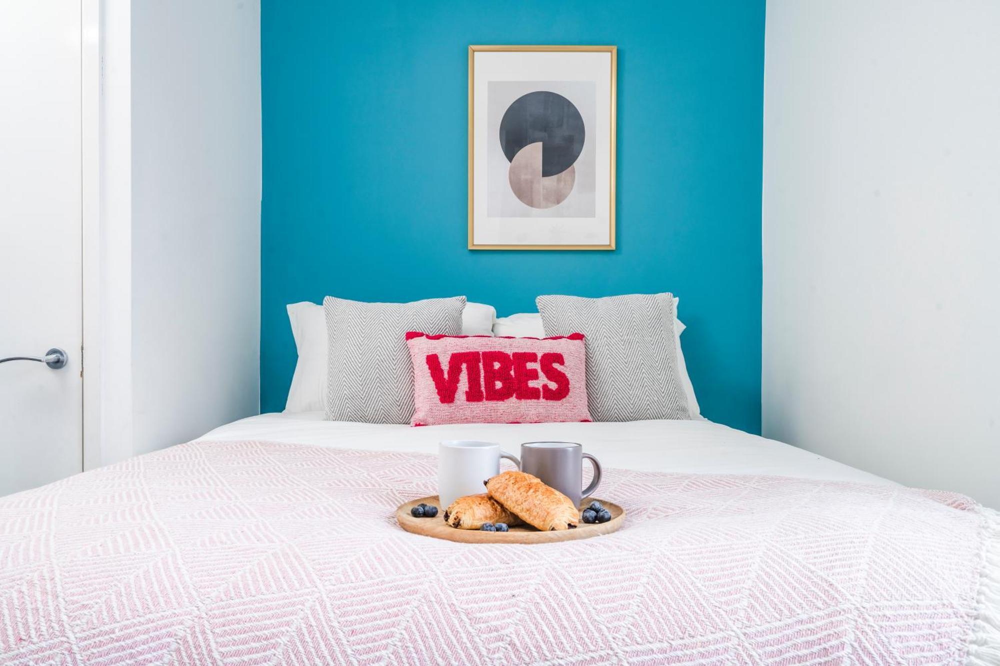 Wiggen Street Town House Sleeps 4-7 Guests 3 Bathroom Free Parking *