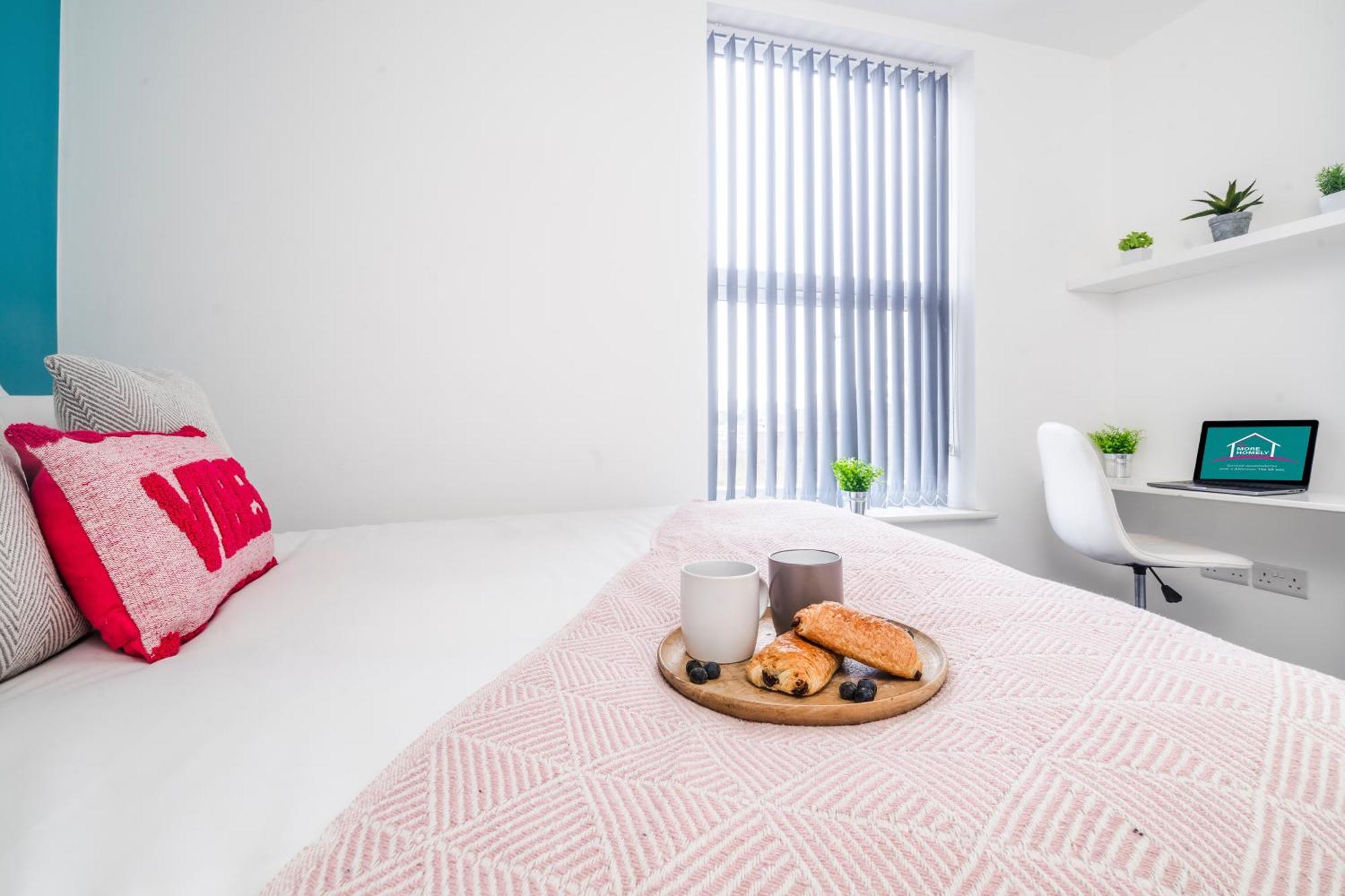 Holiday home Wiggen Street Town House Sleeps 4-7 Guests 3 Bathroom Free Parking